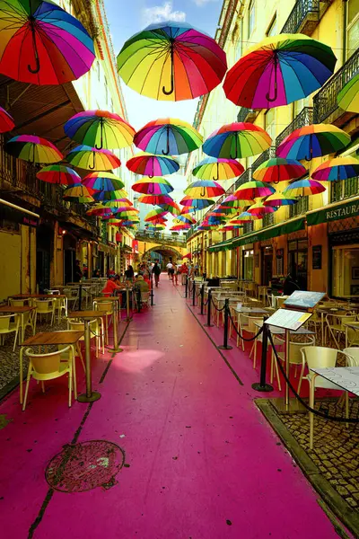 Lizbon 'daki pembe sokak.