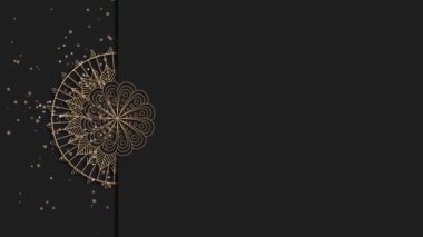 Soyut süslemeli dijital el siyah arkaplana altın mandala süsü çizdi. Çiçek mahsulü dekoratif elementlerin doğu desenleri.