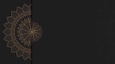 Soyut süslemeli dijital el siyah arkaplana altın mandala süsü çizdi. Çiçek mahsulü dekoratif elementlerin doğu desenleri.