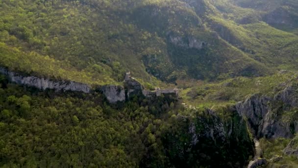 Úžasné Letecké Video Sokogradu Staré Pevnosti Uprostřed Hory Nad Lepterija — Stock video