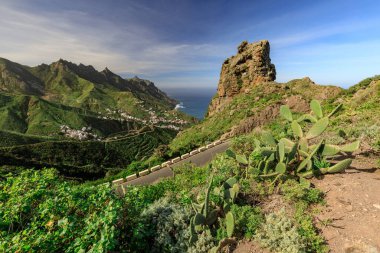 Mirador Risco Amo 'dan Azanos ve Taganana' da panoramik manzara