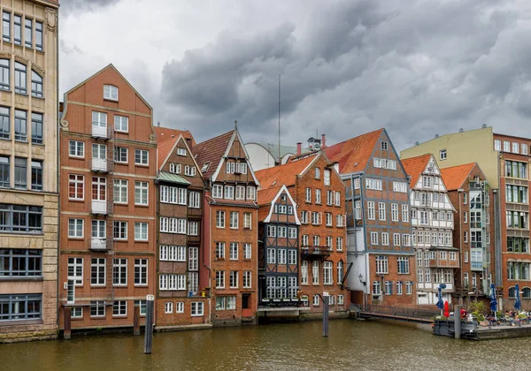 中世の建物 ドイツ ハンブルクの歴史的中心部 — ストック写真