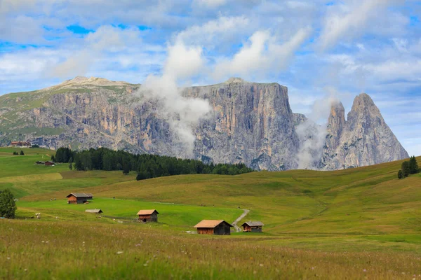 Cabanas Beco Das Montanhas Alpe Sul Tirol Itália — Fotografia de Stock