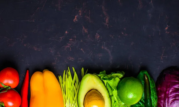 Sağlıklı vegan gıda konsepti. Meyve sebze arka plan. Metin için alan.
