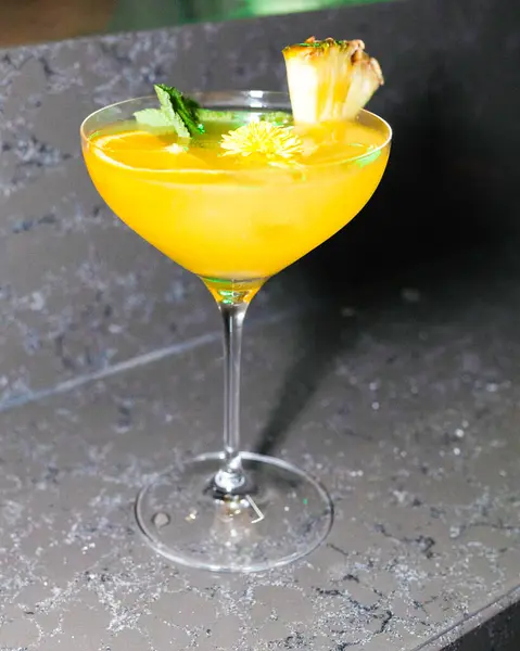 Naneli ve limonlu portakal suyu.