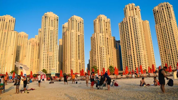 Jumeirah plaj rezidansı JBR Dubai 'nin güzel manzarası
