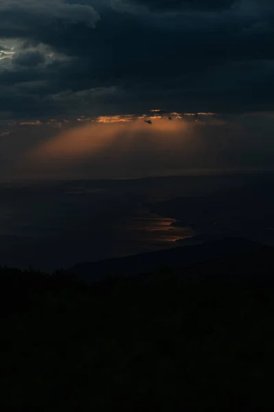 Nuvens Dramáticas Uma Tempestade Pôr Sol Sobre Costa Adriático Croata — Fotografia de Stock