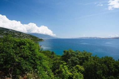Velebit dağları boyunca Hırvatistan 'ın Adriyatik kıyılarına bakın.