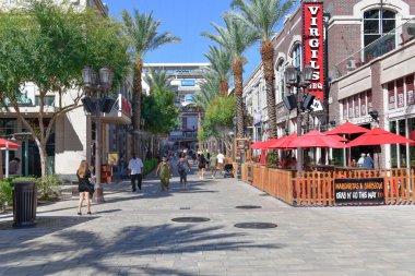 Nevada USA 01-05-21 The LINQ Promenade 3535 S Las Vegas Bulvarı 'nda bulunan bir yemek, alışveriş ve eğlence alanıdır.