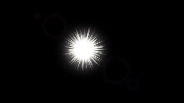 中央ホワイトライトビーム シームレスループ4K光ビームアニメーション 白い光のフレアは黒い背景に対して上に輝いています 中央の光のレイ — ストック動画