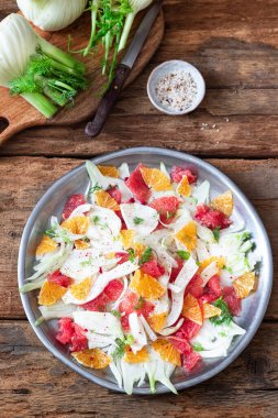 Portakallı ve greyfurtlu rezene salatası