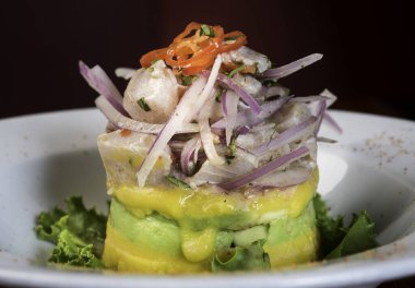 Causa rellena acevichada, Peru 'dan tipik bir yemek..