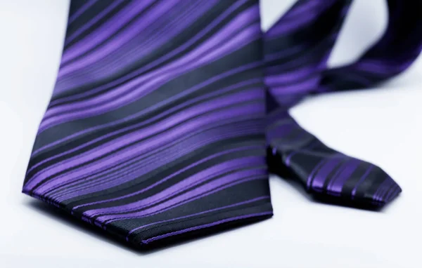 Nyakkendő Lila Fekete Csíkok Fehér Háttér — Stock Fotó