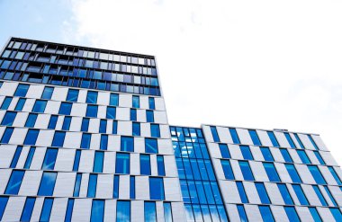 Stockholm, İsveç - 12 Ekim 2022: Mavi beyaz modern otel