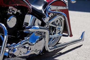 Ev yapımı motorsikletin krom arka kısmı