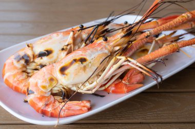 Tabakta ızgara karides, Tayland deniz ürünleri