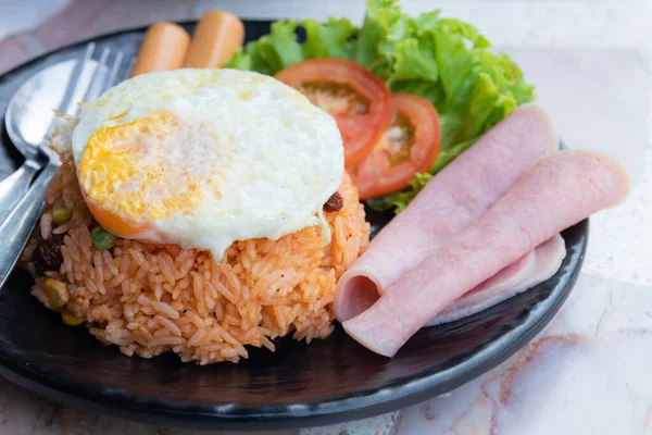 Жареный Американский Рис Черном Блюде Тайская Еда — стоковое фото