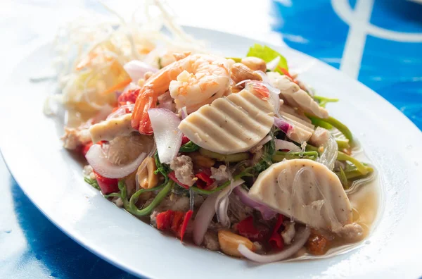 Vietnamese Sosisli Karidesli Baharatlı Cam Erişte Salatası Tayland Yemeği — Stok fotoğraf
