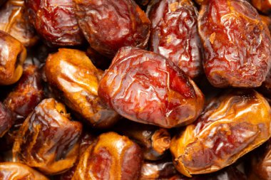 Bir yığın kurumuş hurma meyvesi. Üst görüntü görüntüsü