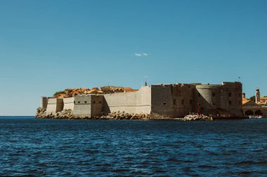 Güneşli bir günde Dubrovnik 'in eski şehir ve denizin muhteşem manzarası. Hırvatistan 'da seyahat hedefi.