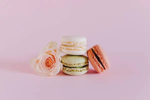Tasty French Macarons Tender Rose Flowers Pink Pastel Background Place — Stock Photo, Image