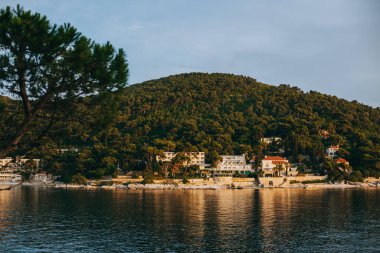 Hırvatistan 'ın Dubrovnik şehrinin muhteşem manzarası. Güneşli güzel bir gün. Hırvatistan 'da seyahat hedefi.