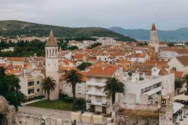Hırvatistan 'ın Trogir kentinin muhteşem manzarası. Hırvatistan 'da seyahat hedefi.