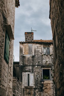 Hırvatistan 'ın Trogir kentinin muhteşem manzarası. Hırvatistan 'da seyahat hedefi.