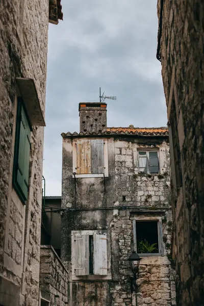 Hırvatistan 'ın Trogir kentinin muhteşem manzarası. Hırvatistan 'da seyahat hedefi.
