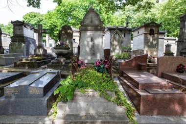 Paris, Fransa - 20 Haziran 2017: Pere Lachaise, Fransa 'nın en ünlü mezarlığı.. 