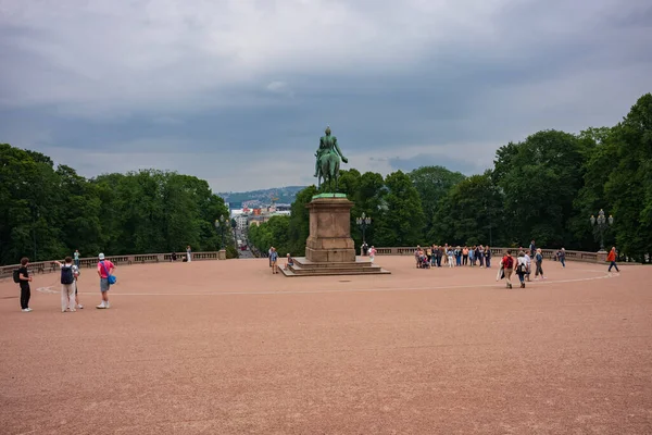 Oslo Norvège Juin 2023 Les Touristes Visitent Palais Royal Pendant — Photo