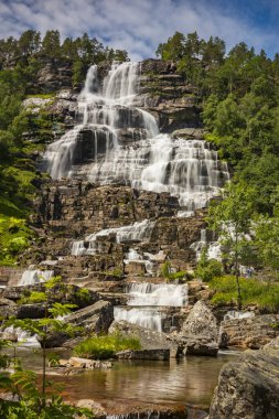 Tvindefossen Norveç 'in Vestland ilinin Voss Belediyesi' nde bir şelaledir. Vossevangen köyünün yaklaşık 12 kilometre kuzeyinde, Avrupa 'nın Flam yolu E16' da yer almaktadır..