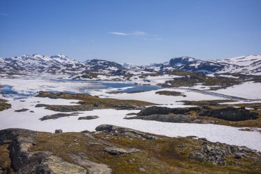 Jotunheimen Ulusal Parkı, Norveç 'in Sognefjellsveien yolunun başlıca yürüyüş ve balıkçılık bölgelerinden biridir.. 