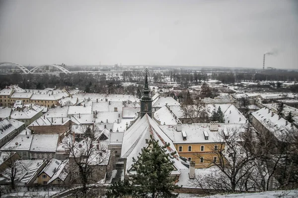 Panoramatický Výhled Střechy Petrovaradinu Pokryté Sněhem — Stock fotografie