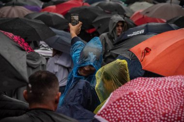 Belgrad, Sırbistan 27 Mayıs 2023: Belgrad 'ın merkezinde şiddet eylemlerine karşı halkı topladı