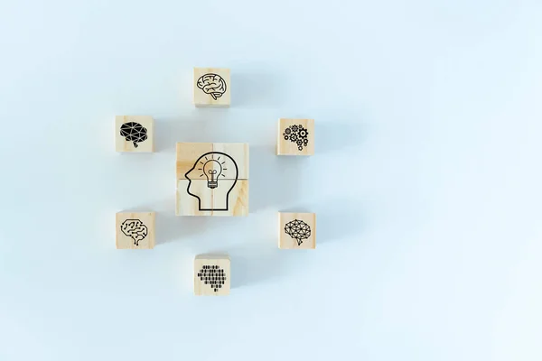 Cubo Con Icono Cerebro Bombilla Idea Éxito Empresarial Equipo Trabajo —  Fotos de Stock