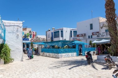 HOUMT SOUK, TUNISIA - 27 Haziran 2023: Tunus 'un başkenti Djerba' daki Houmt Souk 'taki pazar