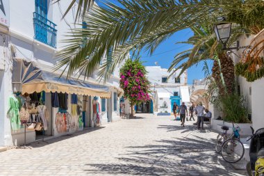 HOUMT SOUK, TUNISIA - 27 Haziran 2023: Houmt Souk, Djerba sokakları