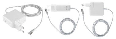 Yalıtımda beyaz arkaplanda dizüstü bilgisayar güç adaptörü