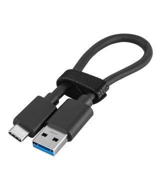 İzolasyonda beyaz arkaplan üzerinde USB konnektör Type-C ile kablo