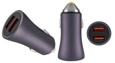 Araba sigara çakmağı güç adaptörü, beyaz arka plandaki tablet telefon için izolasyon