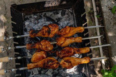 Izgarada tavuk şiş, ızgara.