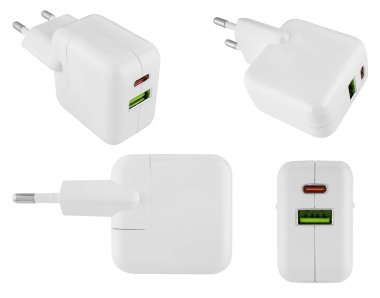 Telefon için güç adaptörü, beyaz renk, izolasyonda beyaz arkaplan üzerine