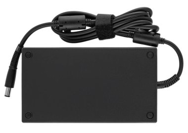 Yalıtımda beyaz arkaplanda dizüstü bilgisayar güç adaptörü.