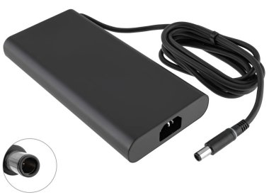 Yalıtımda beyaz arkaplanda dizüstü bilgisayar olmayanlar için güç adaptörü.