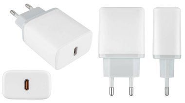 Tablet telefon için güç kaynağı, adaptör beyaz renk, izolasyonda beyaz arkaplan.