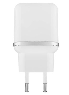 Evrensel USB şarj konnektörlü beyaz adaptör. Tüm modern mobil aygıtlarla uyumlu.