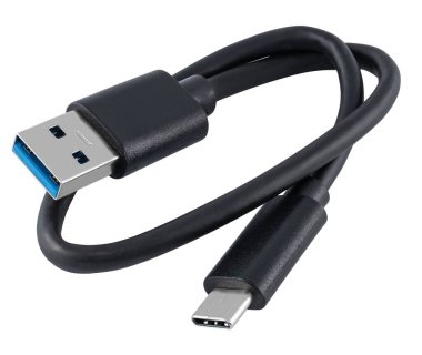 İzolasyonda beyaz bir arkaplan üzerinde USB ve Tip-C konnektörlü siyah kablo