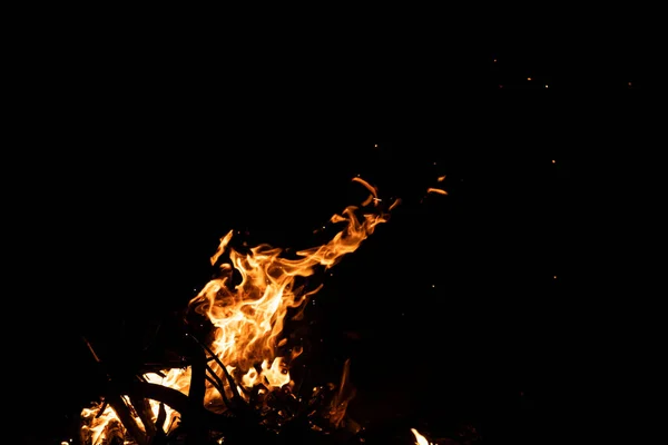 Alevler Siyah Arkaplanda — Stok fotoğraf