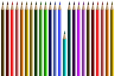 Beyaz arka planda çok renkli kalemler, yakın plan. Eğitim kavramı.